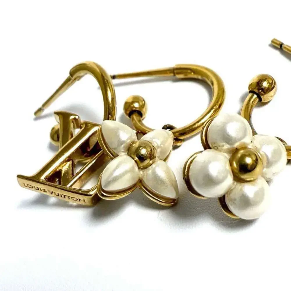 LOUIS VUITTON Earrings - Picture 2 of 10